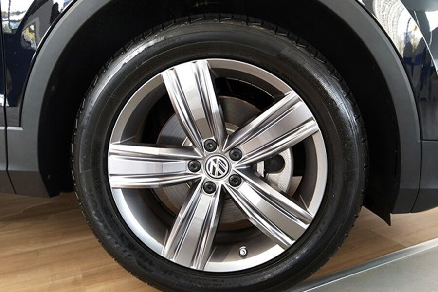 Volkswagen Tiguan Allspace 2.0L - Hình 4