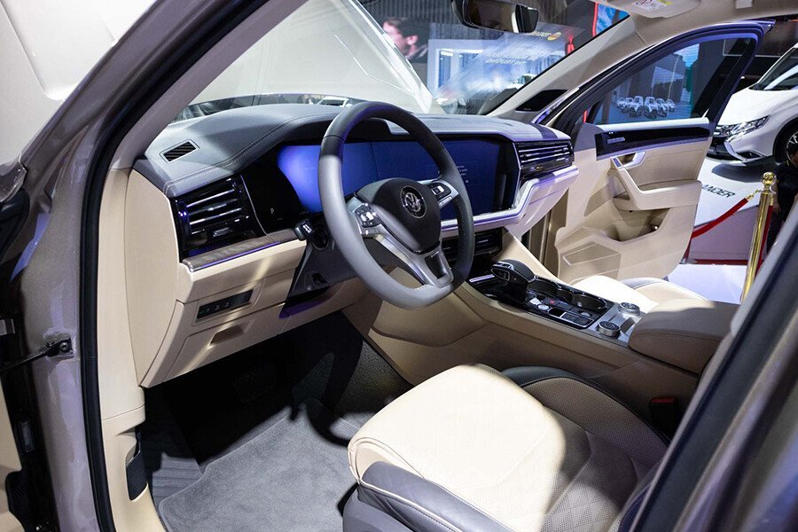 Volkswagen Touareg 2.6L - Hình 10