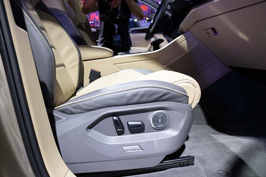 Volkswagen Touareg 2.6L - Hình 11