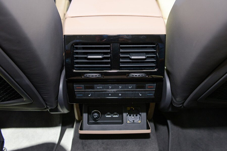 Volkswagen Touareg 2.6L - Hình 17