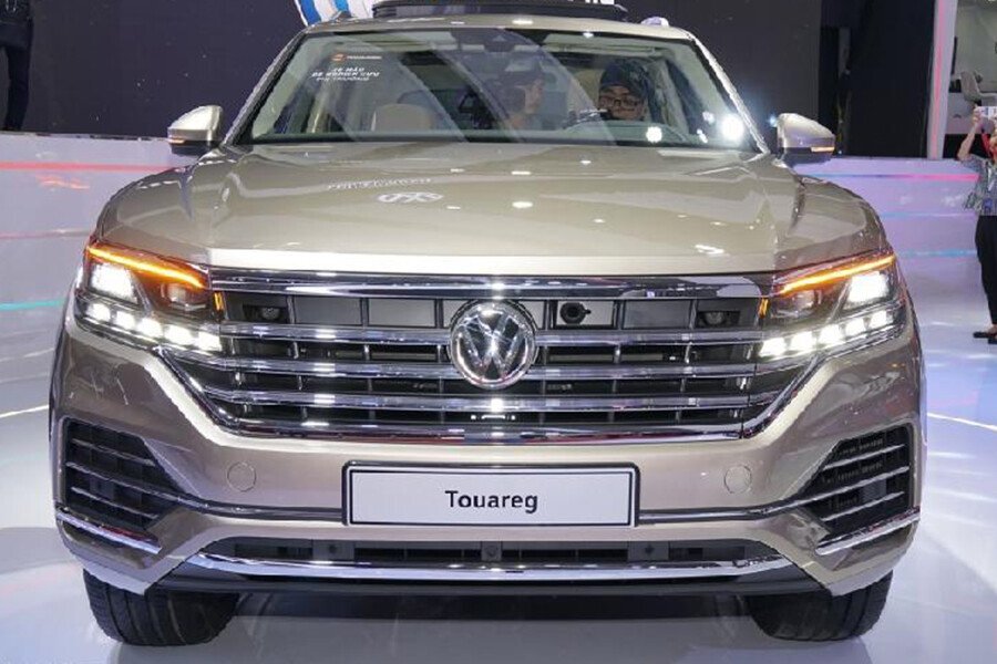 Volkswagen Touareg 2.6L - Hình 2