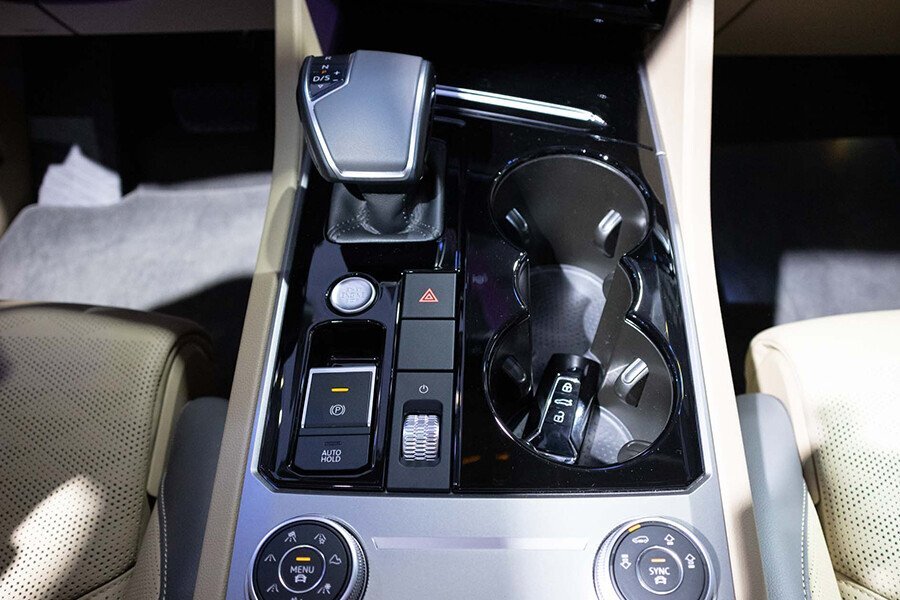 Volkswagen Touareg 2.6L - Hình 20