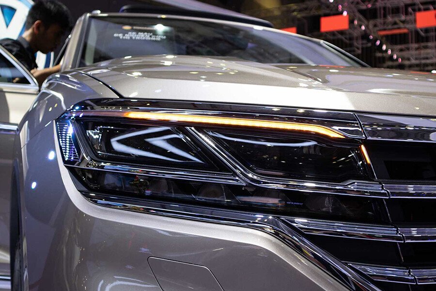 Volkswagen Touareg 2.6L - Hình 6